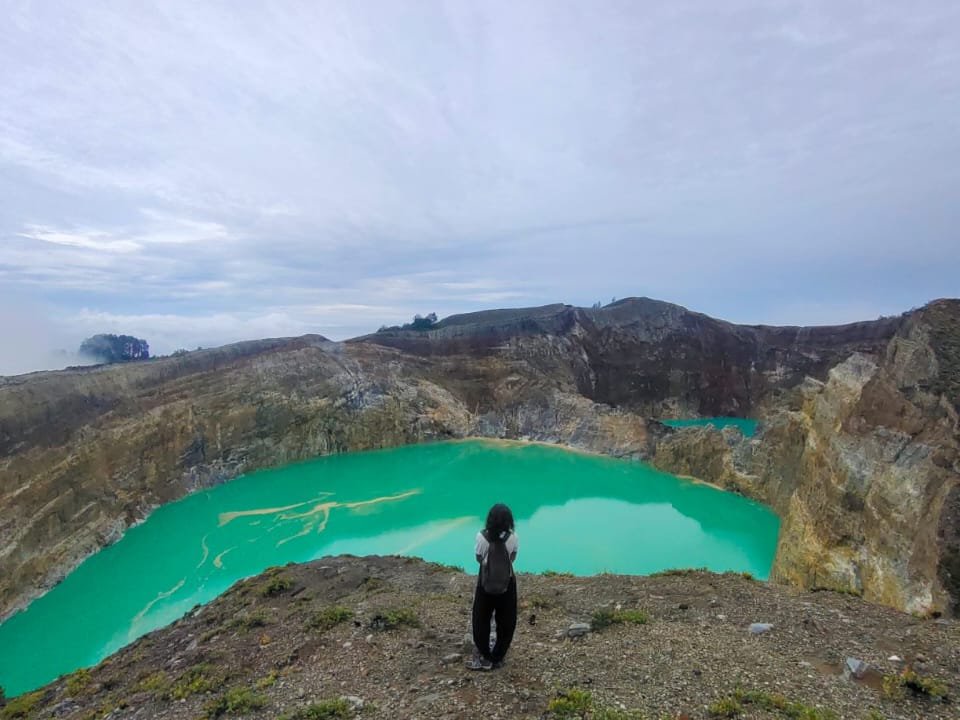Witness the natural three color lake